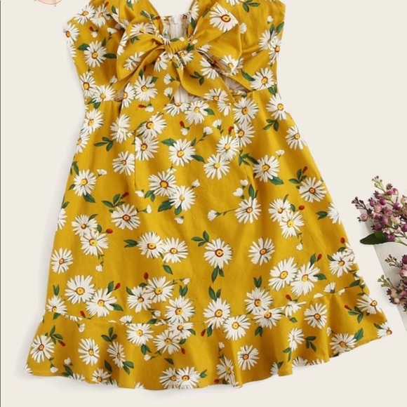 NWOT SHEIN Bow Front Ruffle Hem Floral Dress MED - Picture 3 of 5